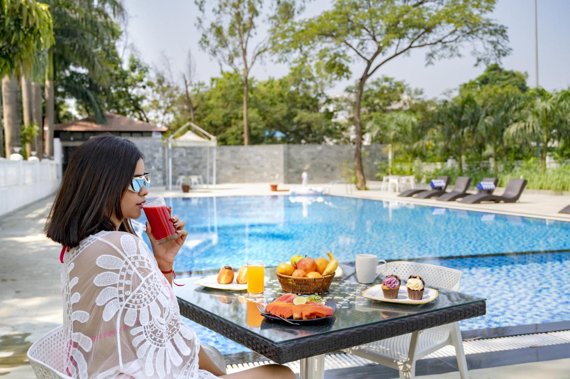 Sterling Stolen Heaven Lonavala Otel Dış mekan fotoğraf