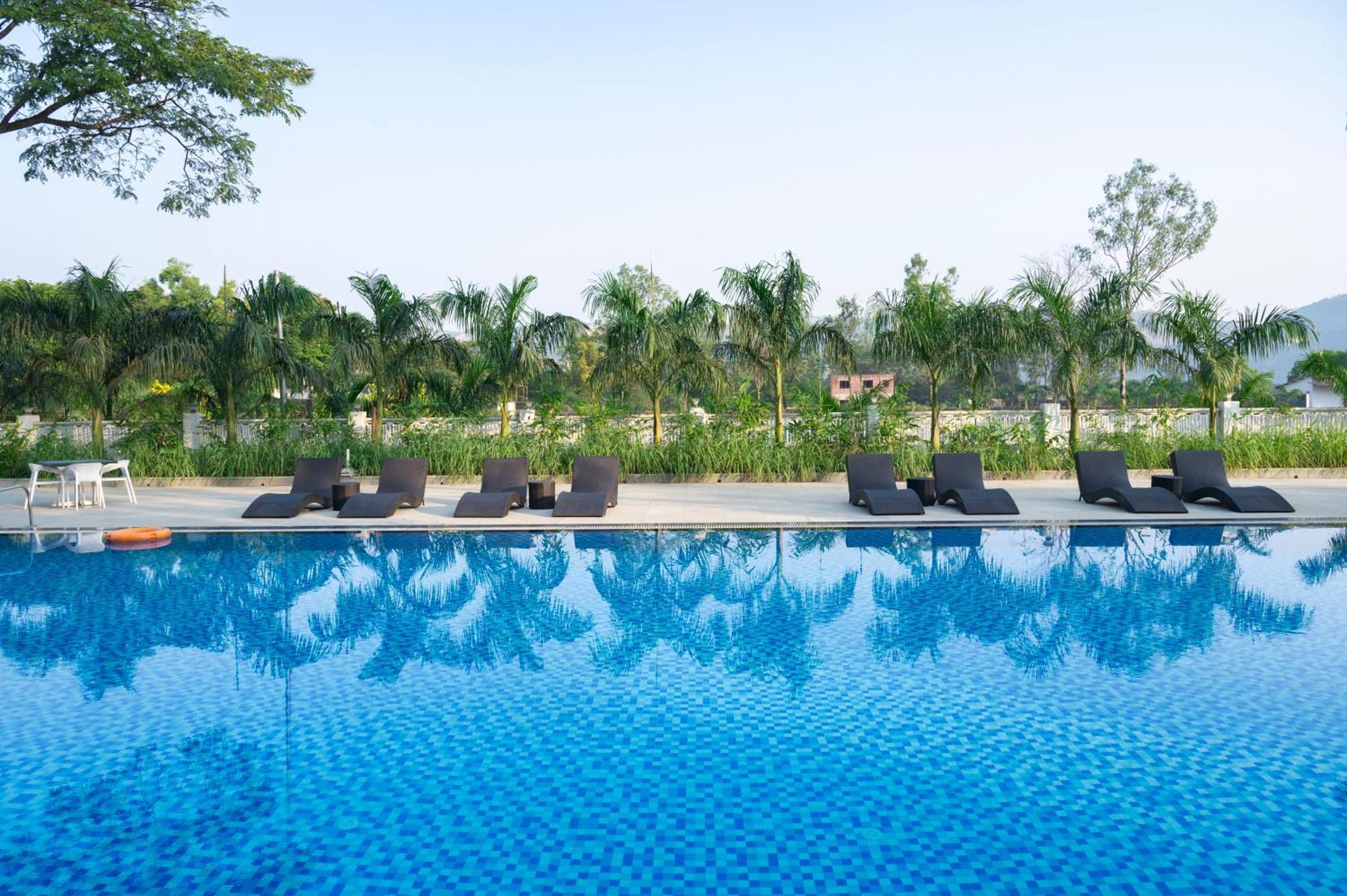 Sterling Stolen Heaven Lonavala Otel Dış mekan fotoğraf